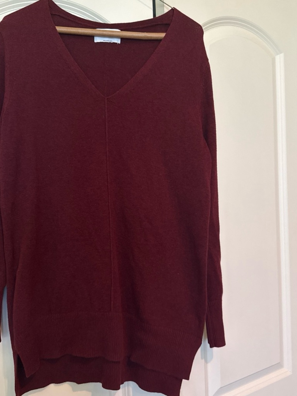 Old Navy Women's V-Neck Sweater - Burgundy